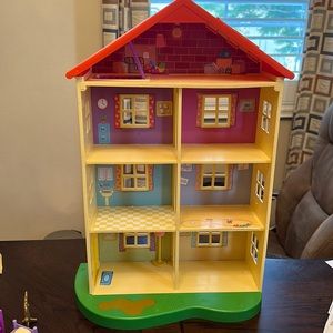 Peppa pig house, characters and accessories